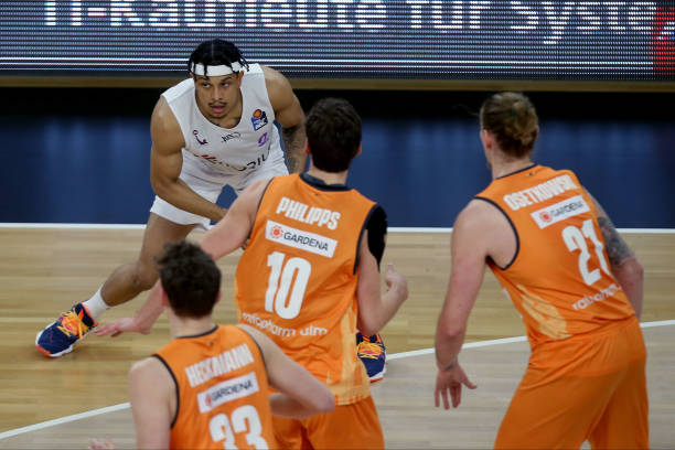 中国足球虽 中国足球虽