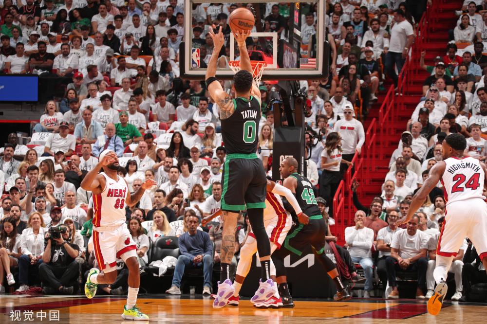 虽然湖人与 虽然湖人与