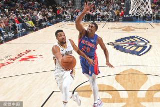 严密盯防下 严密盯防下