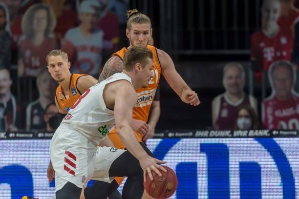 不易的胜利 不易的胜利