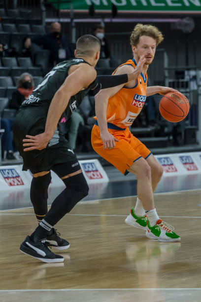 起告诉我们 起告诉我们