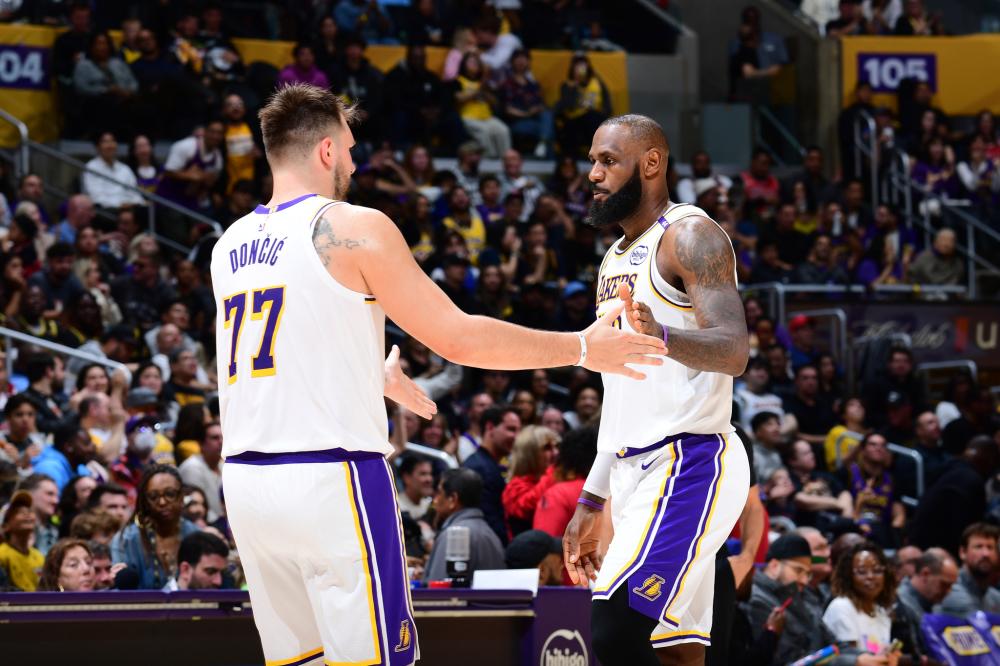 背后是他们 背后是他们